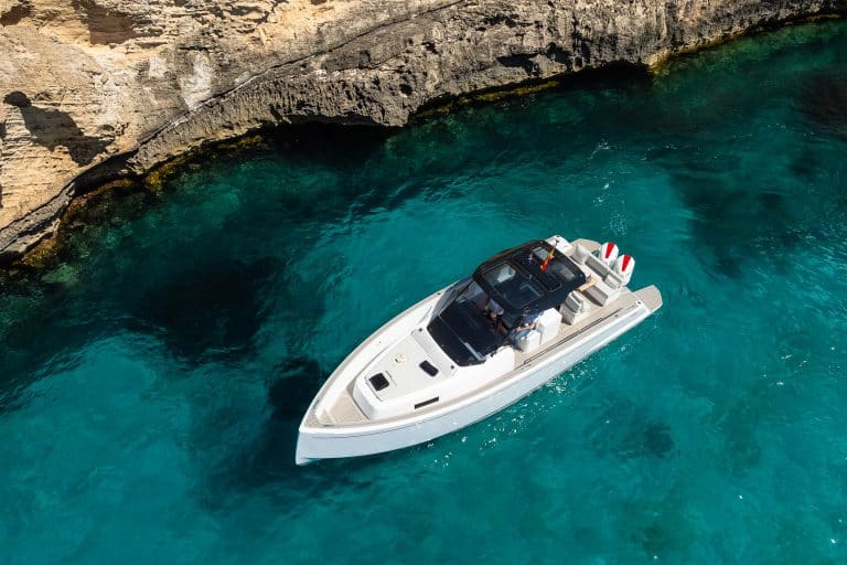 ¿Cuáles son las mejores playas de las Islas Baleares accesibles sólo en barco? Descubre los mejores destinos para navegantes.