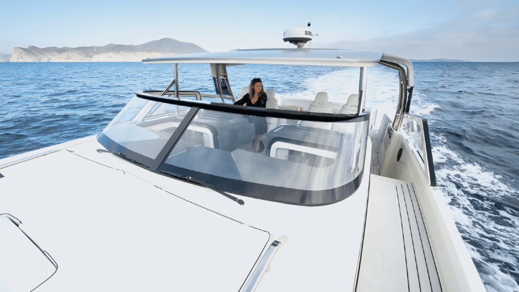 YOT EXTERIOR Barco Motor - Barcos de motor, la forma más libre de vivir el mar