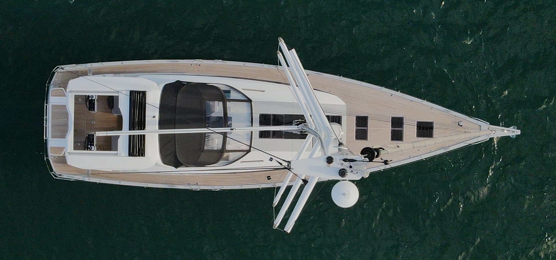 Velero Jeanneau Yachts 65 con Motyvel Yachts Barcelona y Baleares con cobertura a nivel nacional