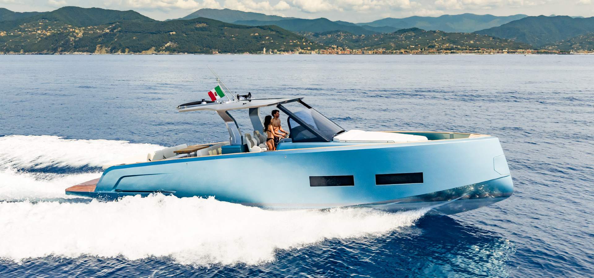 Lancha Pardo 43 navegando en Palma de Mallorca Baleares con Motyvel Yachts Barcelona y Baleares