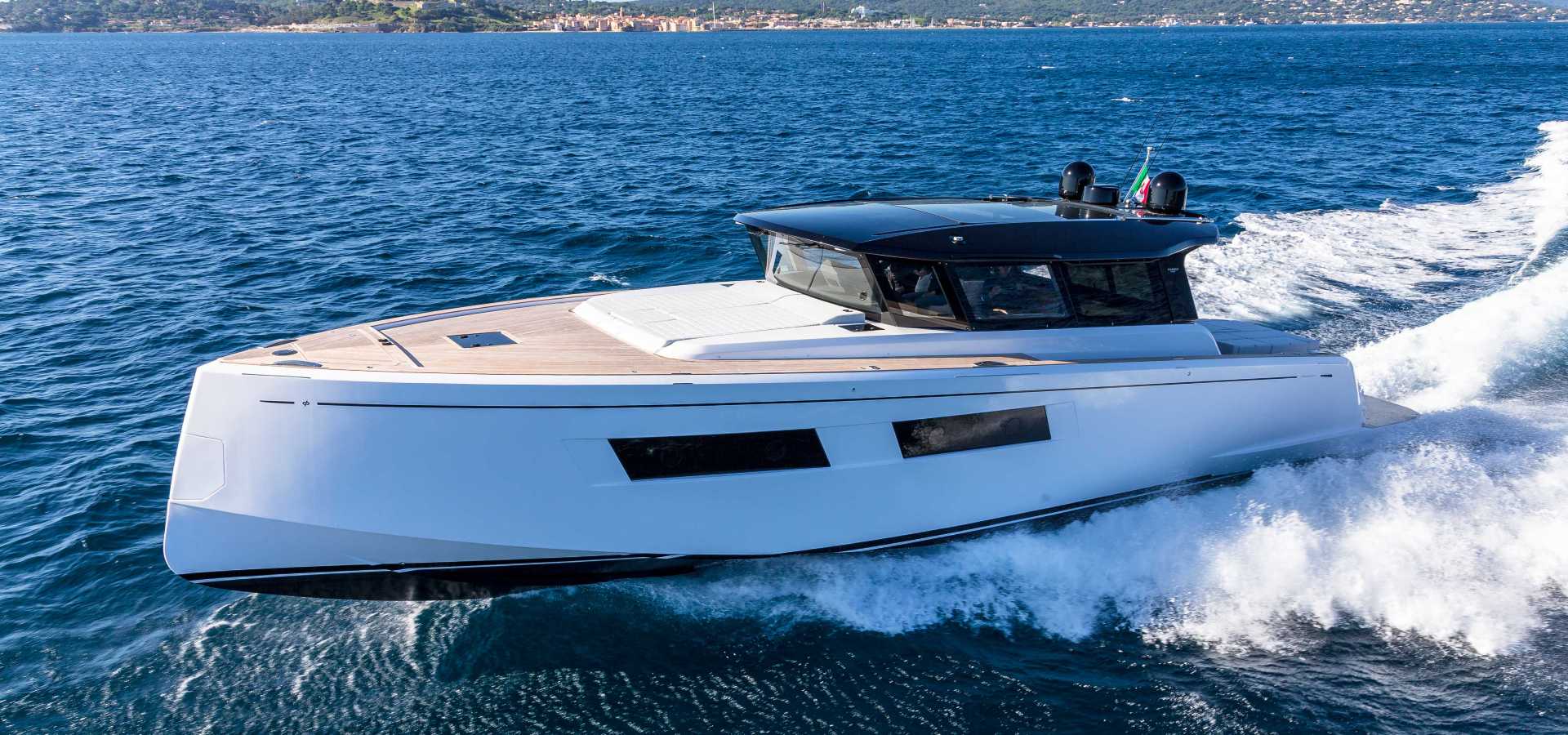 Yate Pardo GT52 navegando en Palma de Mallorca Baleares con Motyvel Yachts Barcelona y Baleares