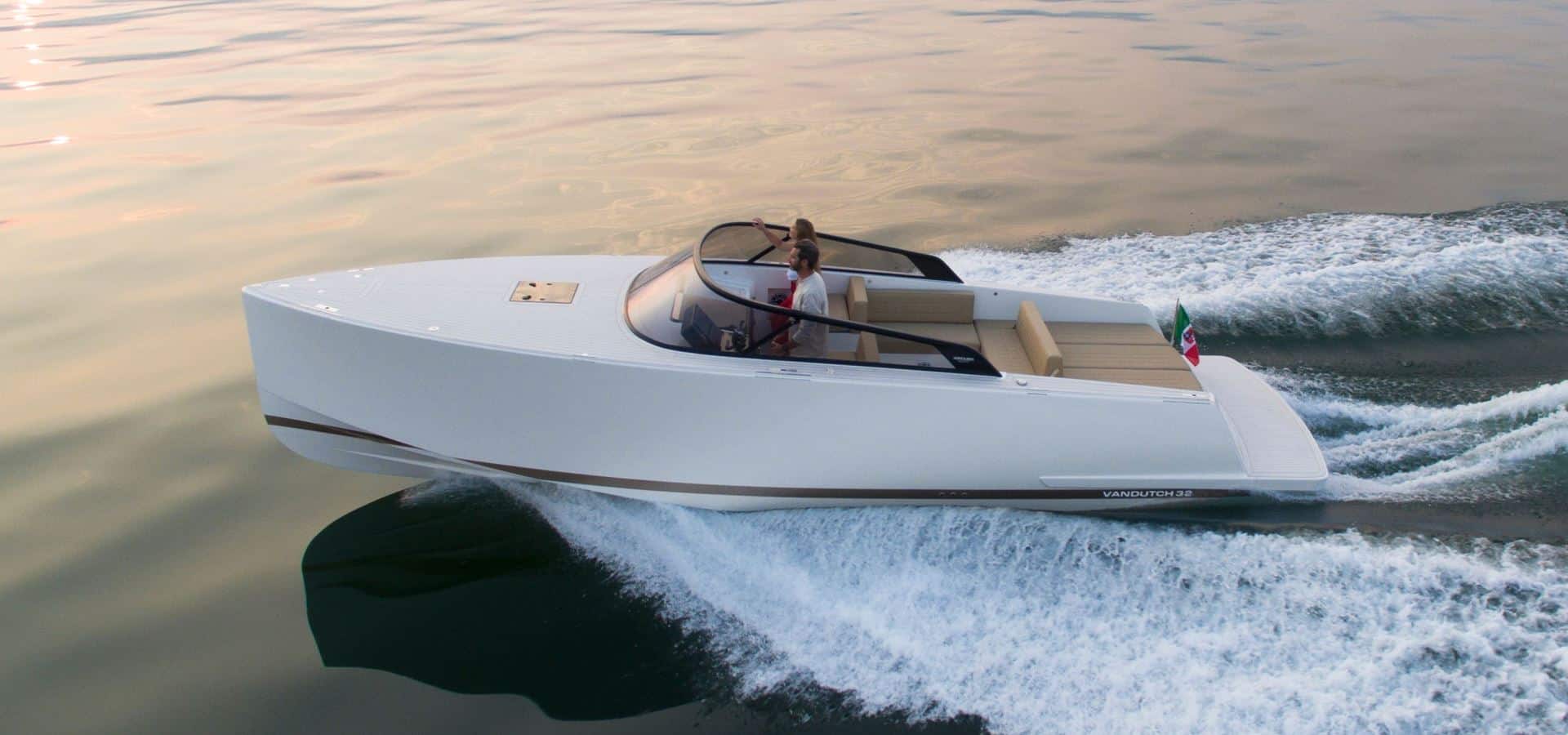 Lancha VanDutch 32 con Motyvel Yachts Barcelona y Baleares servicio en toda España