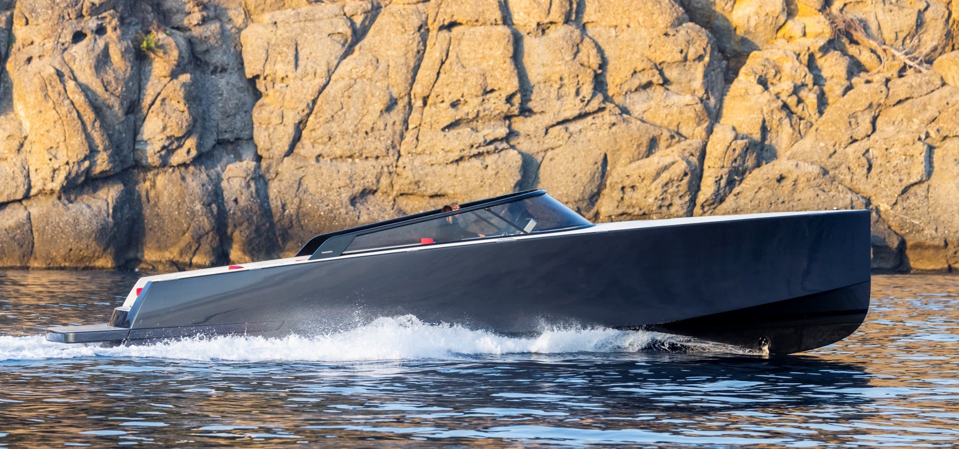 Yate VanDutch 48 con Motyvel Yachts Barcelona y Baleares con cobertura a nivel nacional