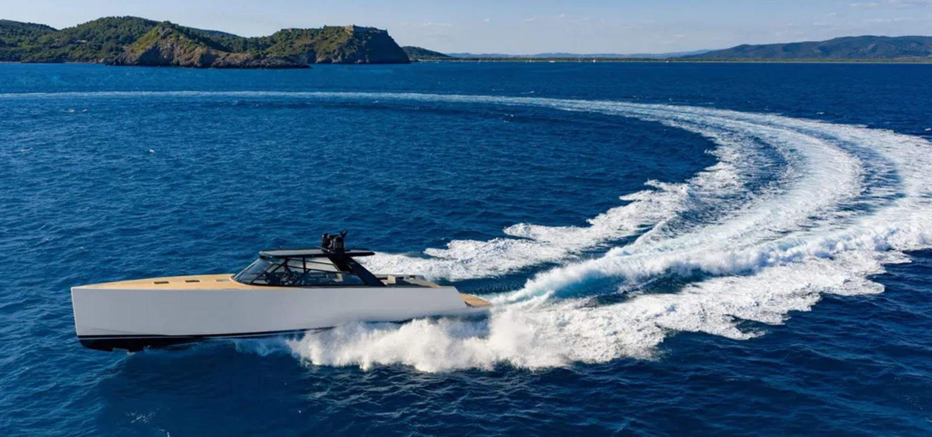 Superyate VanDutch 75 con Motyvel Yachts Barcelona y Baleares con cobertura a nivel nacional