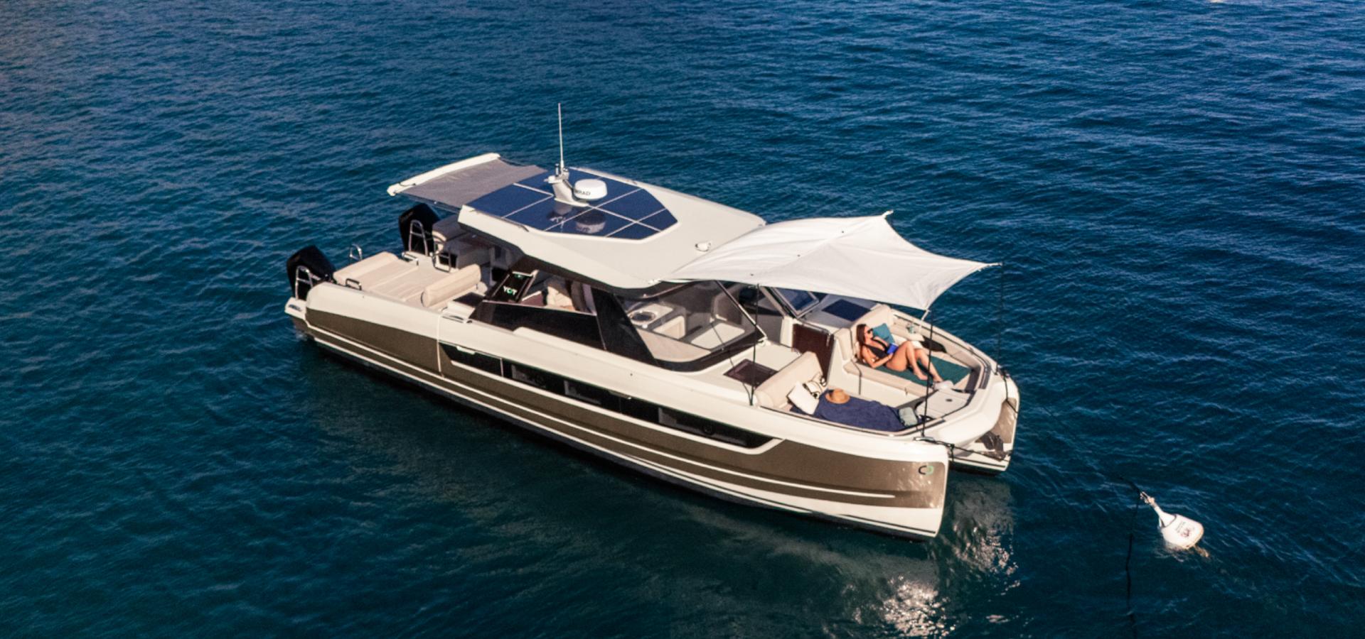 Catamarán a motor YOT 41 con Motyvel Yachts Barcelona y Baleares con cobertura a nivel nacional