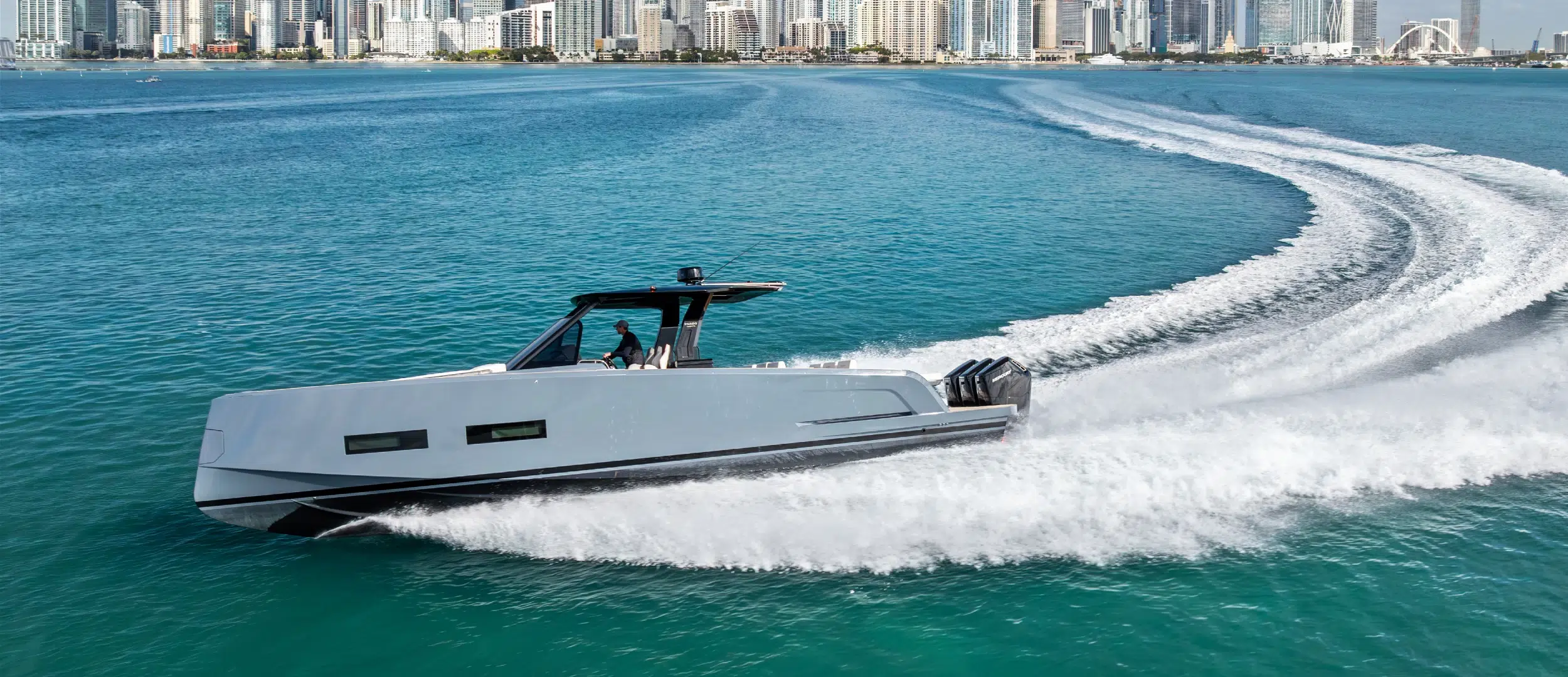 Lancha Pardo 43R fueraborda con Motyvel Yachts Barcelona y Baleares con cobertura a nivel nacional