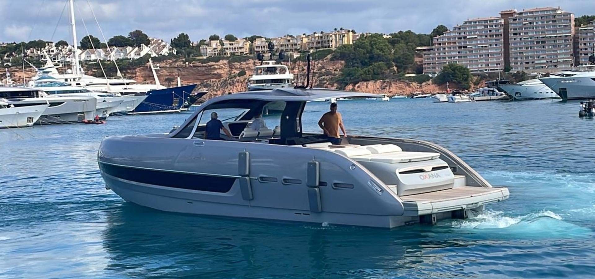 INVICTUS 460TT SLIDE 1